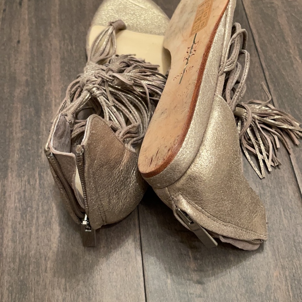 Sandals - Picture 3 of 3